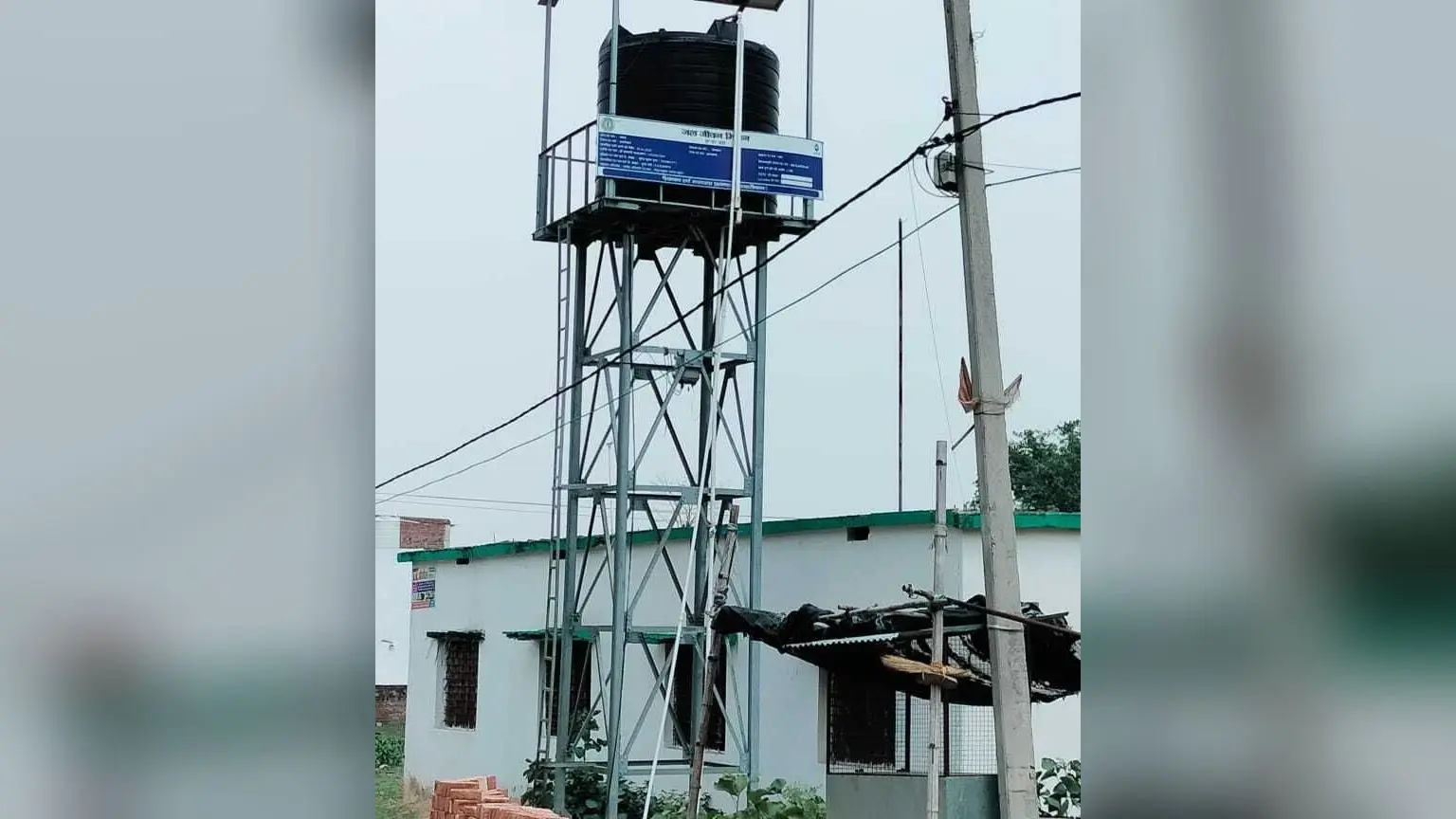 एक साल से जलमीनार बनकर तैयार, ग्रामीणों को पेयजल का इंतजार
