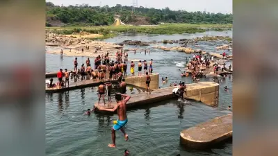 जल क्रीड़ा के लिए चर्चित हो रहा चंद्रपुरा में दामोदर नदी का बरवाघाट तट