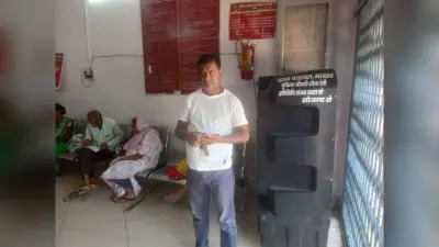 माखर मुखिया ने बैंक में दान किया कूलर, ग्राहकों को मिली राहत