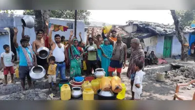 पानी की किल्लत झेल रहे एकड़ा के लोगों ने निगम व बीसीसीएल के खिलाफ प्रदर्शन