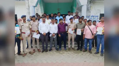 लोक सभा चुनाव शांतिपूर्वक संपन्न कराने में सराहनीय योगदान देने वाले थानाध्यक्ष, पत्रकार व कर्मियों को किया सम्मानित