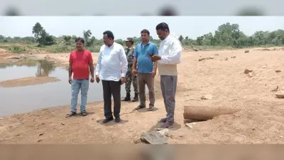20 सूत्री उपाध्यक्ष ने कारो नदी व जलापूर्ति योजना का किया निरीक्षण