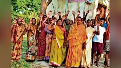 पेयजल के लिए महुआ में ग्रामीणों ने किया प्रदर्शन, दी चेतावनी