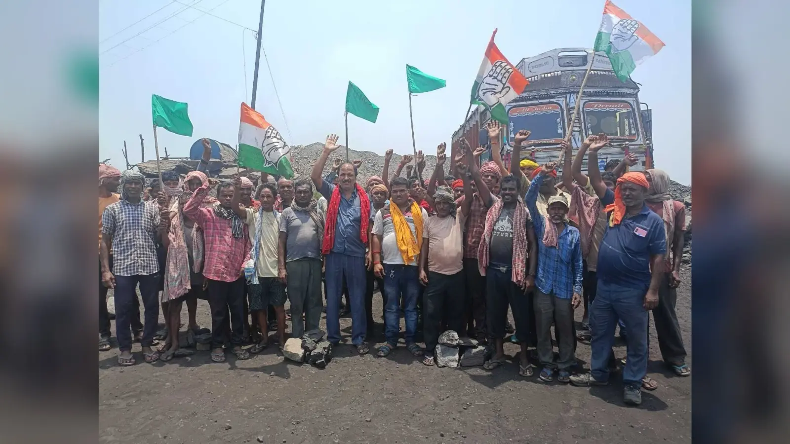 एनटी-एसटी कोलडंप के मजदूरों ने की ट्रांसपोर्टिंग ठप