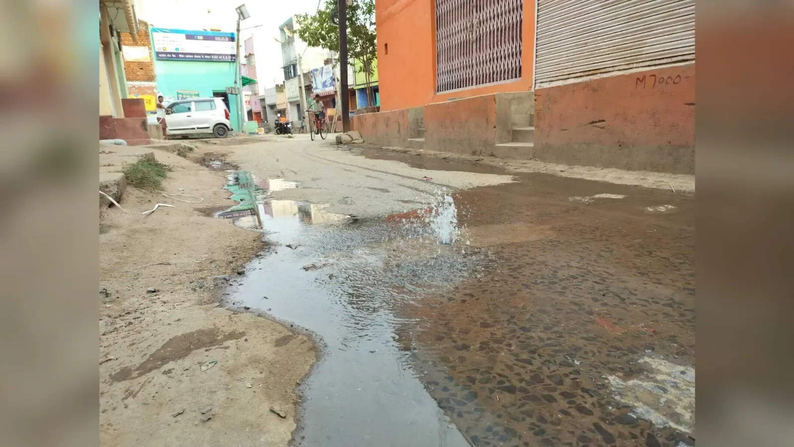 अमरपुर नंप में कहीं पेयजल संकट तो कहीं सड़कों पर बह रहा पानी, विभाग मौन