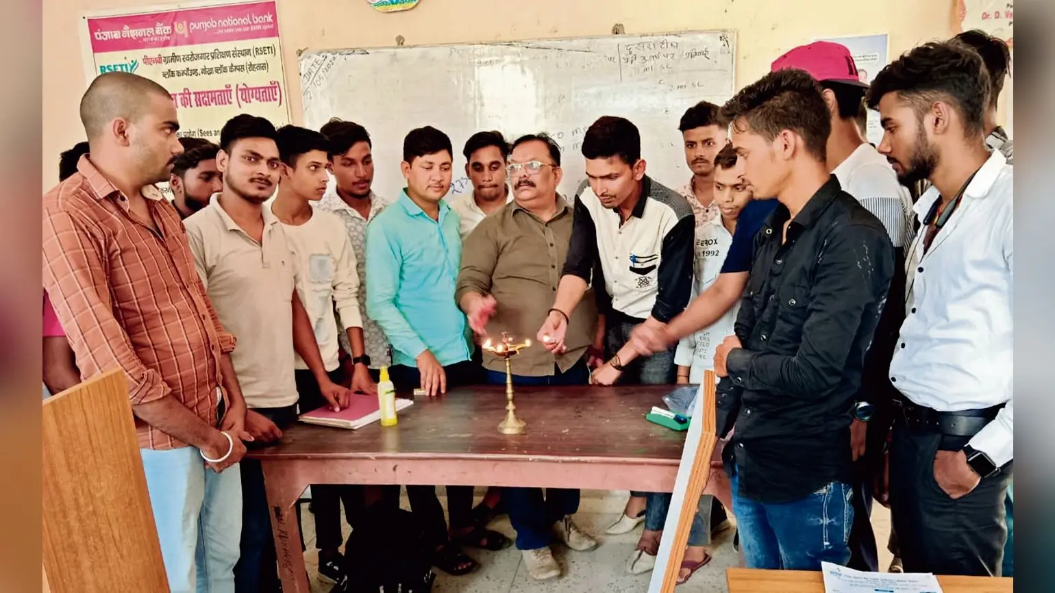 युवाओं के लिए 30 दिवसीय मोबाइल रिपेयरिंग प्रशिक्षण का हुआ शुभारंभ