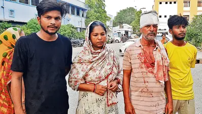 लोन चुकता करने के बाद एनओसी मांगने पर फाइनेंस कंपनी के कर्मी ने की पिटाई