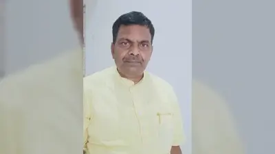 बिना सुरक्षाकर्मी के घूम रहे गोमिया विधायक डॉ लंबोदर