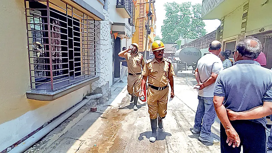 शॉर्ट सर्किट से घर की रसोई की चिमनी में लगी आग