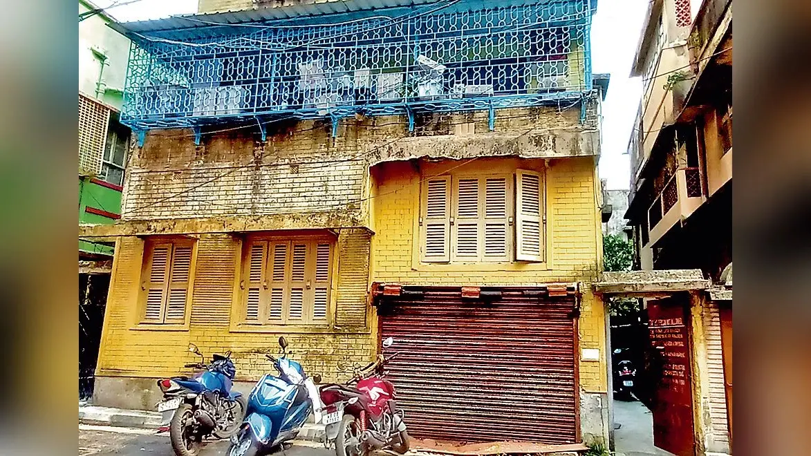 कॉस्मेटिक्स व्यवसायी ने लगायी फांसी
