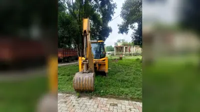 अवैध खनन में लगे जेसीबी को सीओ ने किया जब्त