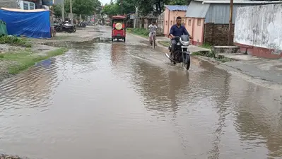 हो रही रूक-रूक कर बारिश से लोगों को गर्मी से मिली राहत, वहीं जल जमाव से हो रही कई मुहल्ले में हो रही परेशानी