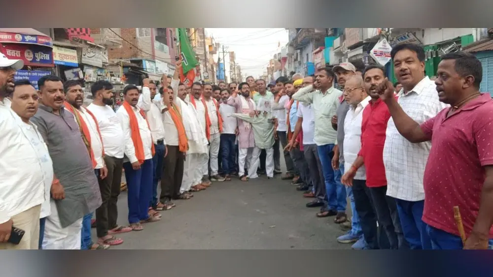 बिजली व पानी के लिए भाजयुमो ने सीएम का फूंका पुतला