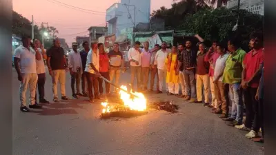 लचर बिलजी व्यवस्था के विरोध में सीएम का फूंका पुतला