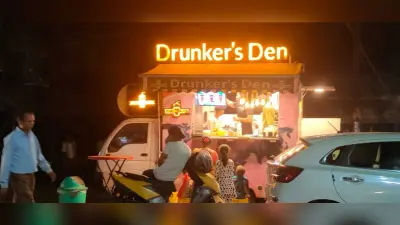 कहीं लिट्टी-चोखा, तो कहीं चिकन चाउमिंग के लिए लगती है लाइन