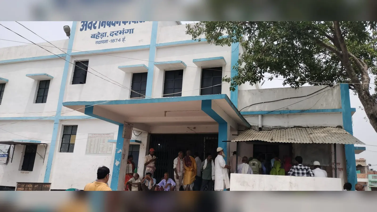 भूमि निबंधन को उमड़ रही भीड़, बेजा लाभ उठा रहे कातिब