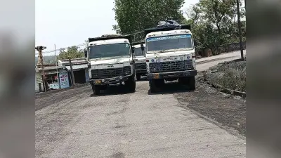 ट्रांसपोर्टकर्मियों ने लोड डंपरों को रोका