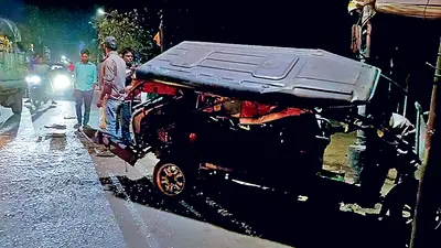 टोटो और बस की टक्कर में यात्री की दोनों टांगें टूटीं