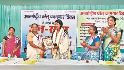 घरेलू कामगारों को भी अपना निबंधन कराना चाहिए : महुआ माजी
