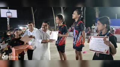 झील परिसर में स्पीड स्केटिंग प्रतियोगिता के विजेता पुरस्कृत