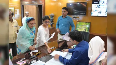 डीसी ने जनता दरबार में सुनी लोगों की समस्याएं
