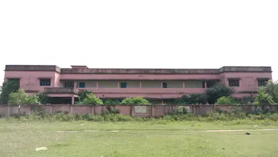 सात साल पूर्व ही बना बालिका आवासीय विद्यालय का भवन नहीं हुआ चालू, भवन खंडहर में हो रहा तब्दील