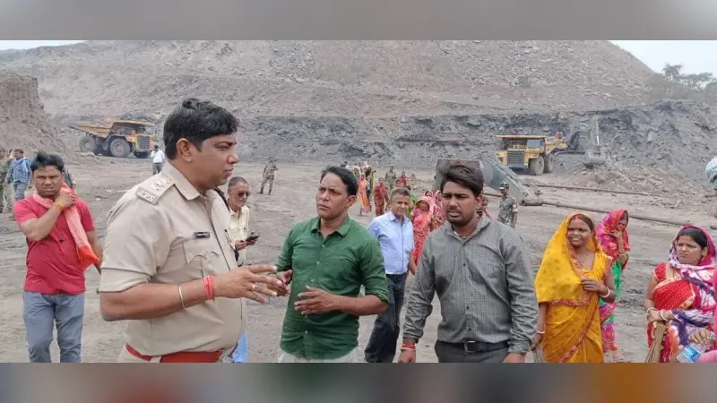 निषेधाज्ञा तोड़ साकार मास पहुंचे ढुलू महतो व जलेश्वर महतो के समर्थक, पुलिस ने रोका