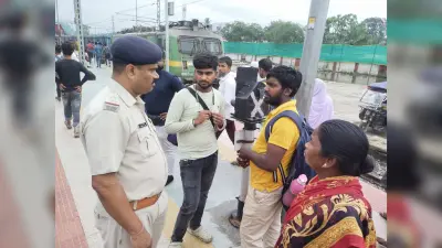 कंचनजंघा रेल दुर्घटना के बाद कई ट्रेने चल रही विलंब से, किशनगंज स्टेशन पर यात्रियों की थी भारी भीड़