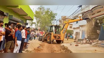 नगर निगम क्षेत्र के अवधूतनगर में चला बुलडोजर