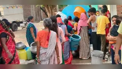 गांव के सभी चापानल सूखे, पानी टैंकर बना सहारा