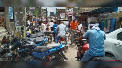 जिला मुख्यालय के मुख्य बाजारों में नहीं है वाहन पार्किंग की व्यवस्था
