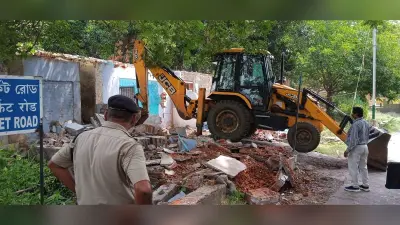सिमजुरी में 53 अवैध दुकानों को किया गया ध्वस्त