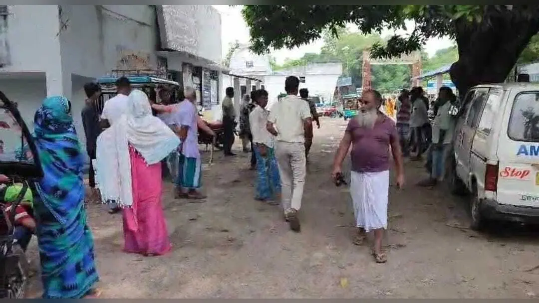 जुआ में जीते हुए पैसे नहीं लौटाने पर युवक की दिनदहाड़े चाकू घोंपकर हत्या