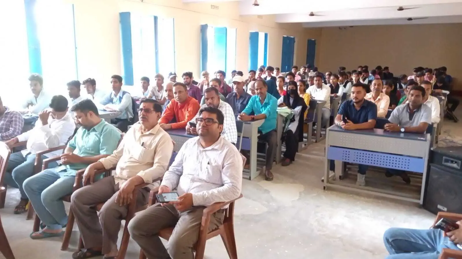 मधुपुर कॉलेज के छात्र-छात्राओं को नशा न करने की दिलायी शपथ