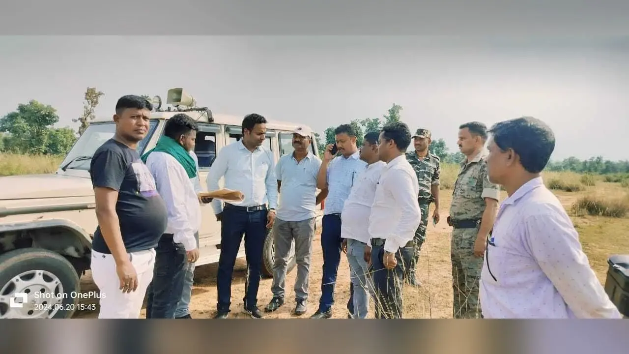 नावाडीह में आवासीय विद्यालय निर्माण को ले स्थल का निरीक्षण