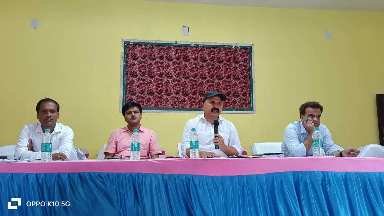 बाढ़ में लापरवाही नहीं की जाएगी बर्दाश्त: एडीएम