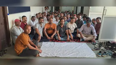 अधिकारियों से वार्ता के बाद आउटसोर्स कर्मियों का धरना प्रदर्शन समाप्त