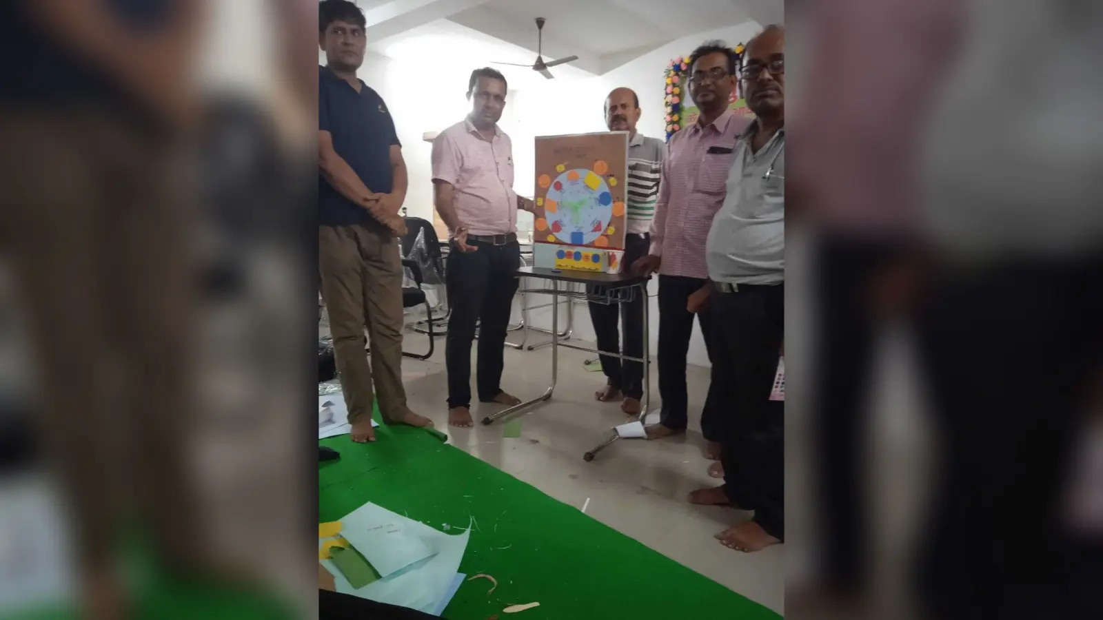 100 शिक्षकों ने डायट पबिया में किया टीएलएम का निर्माण