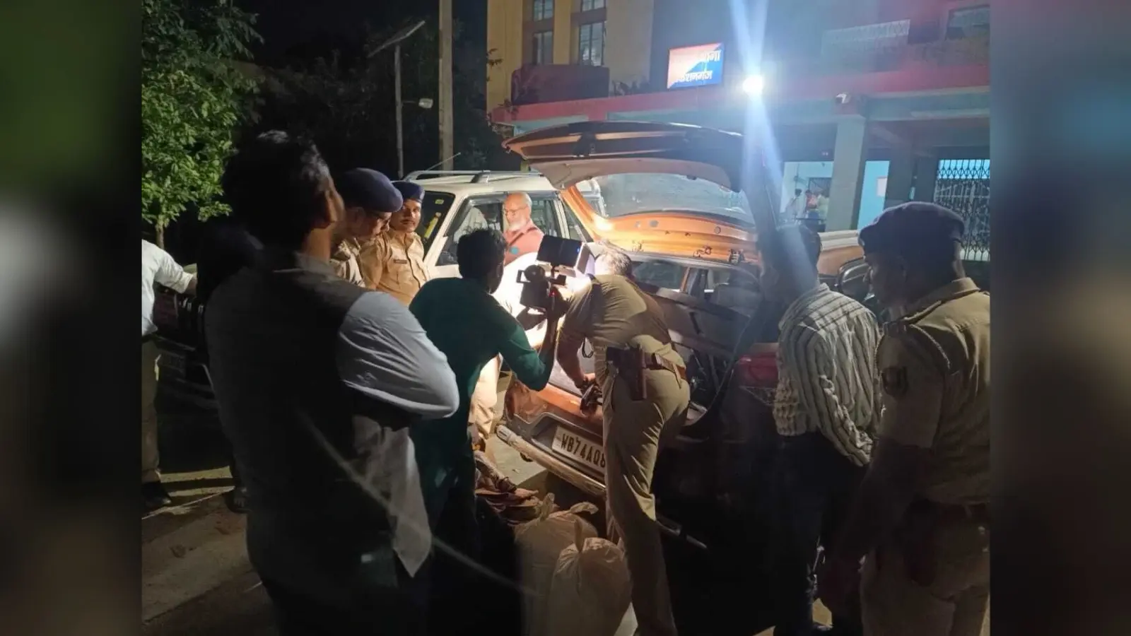 कार से 47 लाख रूपये बरामद
