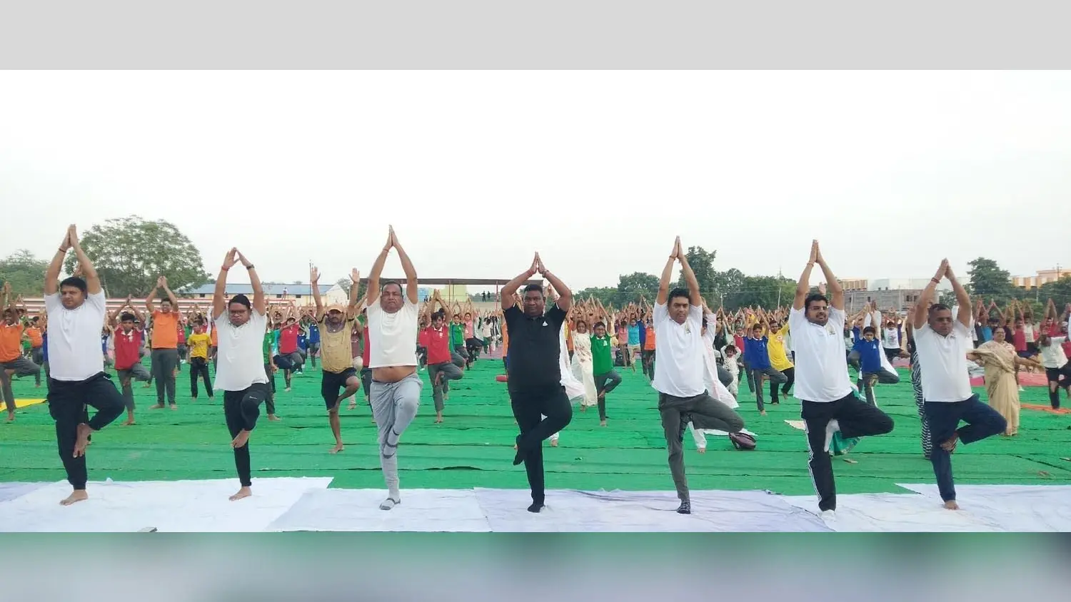 स्वस्थ शरीर के लिए योग को अपनी दिनचर्या में शामिल करें : मंत्री