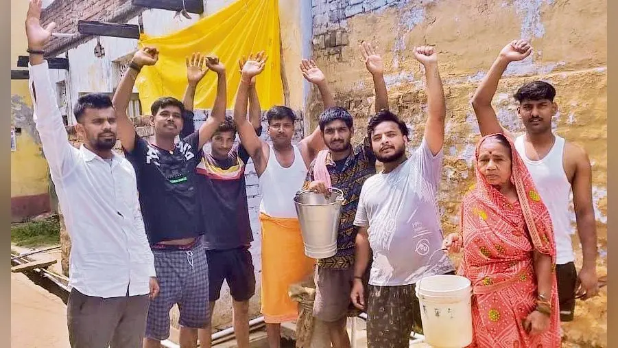 पानी नहीं मिलने से परेशान लोगों ने किया हंगामा