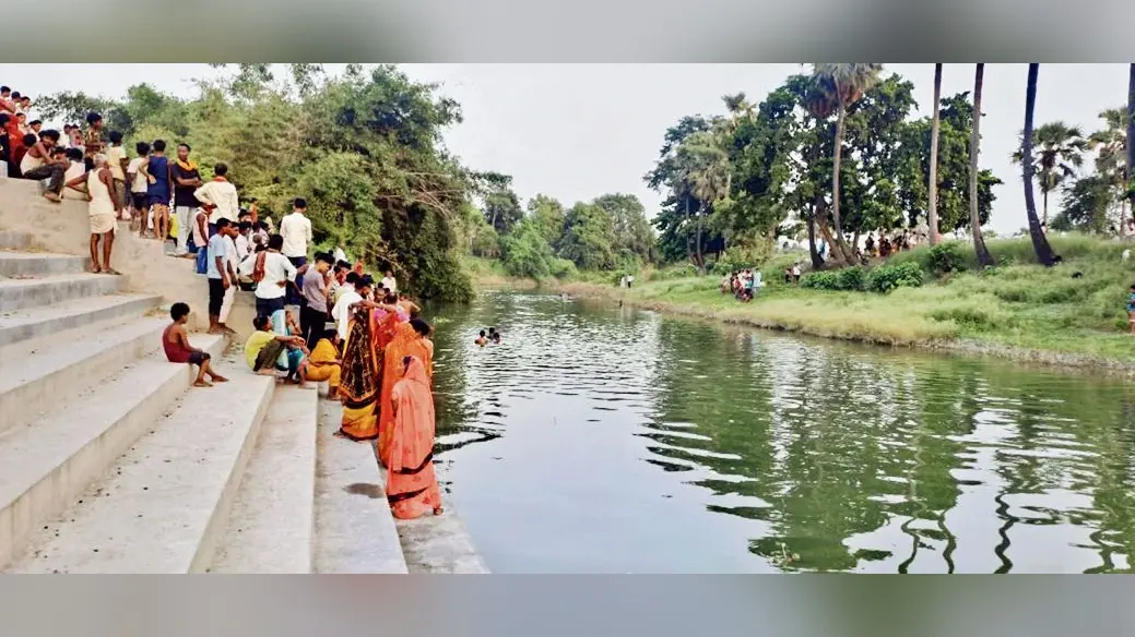 महुआ में बाया नदी में स्नान करने के दौरान डूबने से एक बच्चे की मौत, एक की तलाश जारी