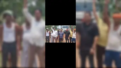 चैता गांव के रैयतों ने रेलवे फ्लाईओवर निर्माण की ट्रांसपोर्टिंग रोकी