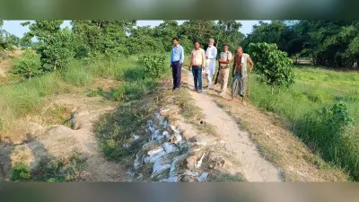 बंजरिया में नौ से अधिक स्थानों पर तटबंध क्षतिग्रस्त
