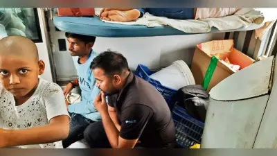 गर्मी के कारण जेनरल टिकट वाले भी एसी में कर रहे सफर, हो रही परेशानी