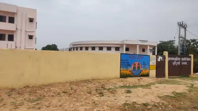 कहीं छह, तो कहीं चार फीट की है चहारदीवारी, 310 छात्राओं की सुरक्षा राम भरोसे