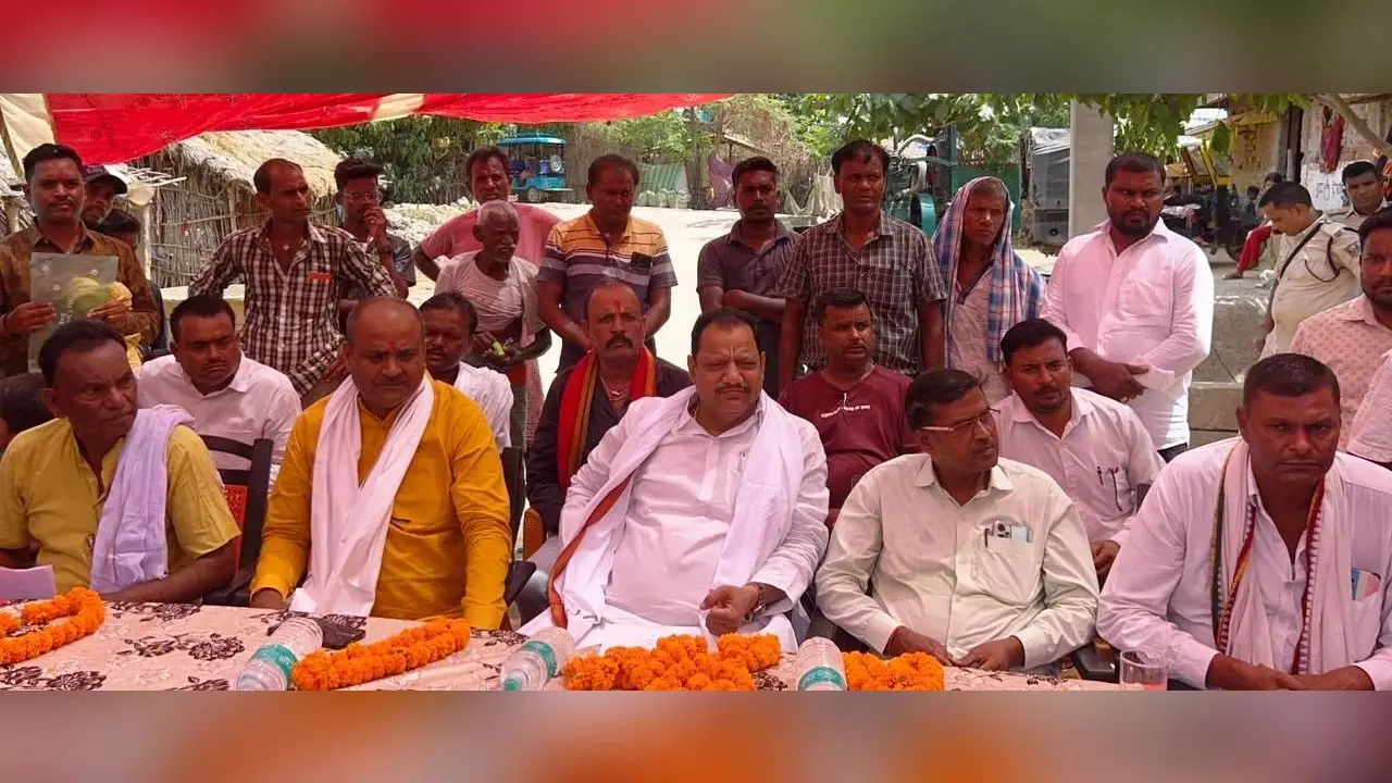 विधायक ने गांधी टोला व बनवर्षा का किया दौरा