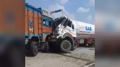 टैंकर और ट्रक में सीधी टक्कर, एक चालक की मौत