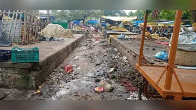 राउरकेला : दो दिन की बारिश में झारखंड मार्केट की सड़कें कीचड़ से सनीं, दुर्गंध से ग्राहक परेशान