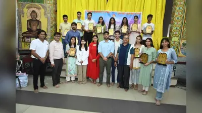 मेधावी बच्चों को किया गया सम्मानित